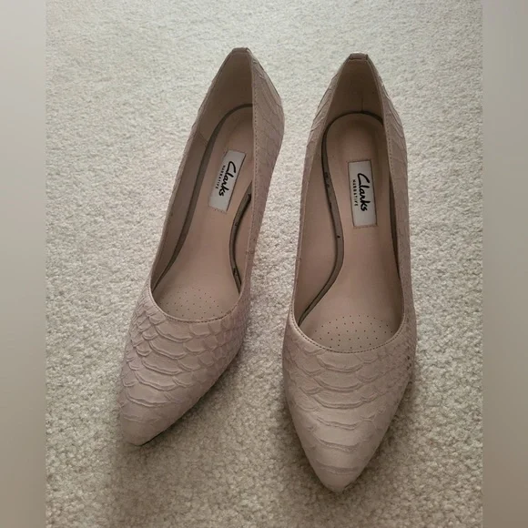 Clarks Dalhart Sorbet Beige Pumps - Picture 2 of 5